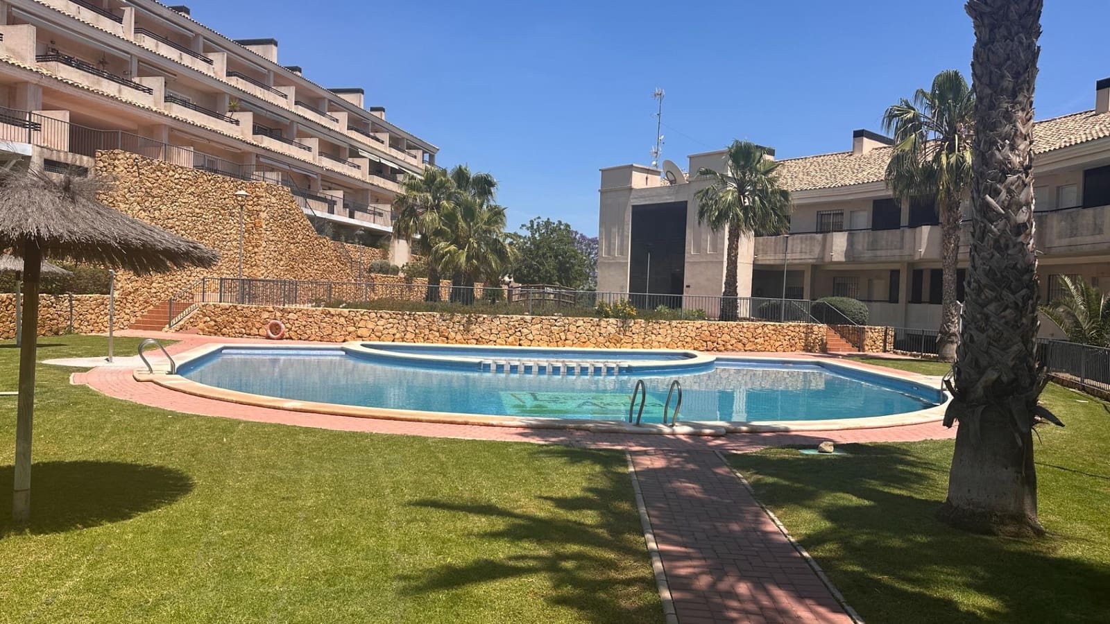 2 slaapkamer Flat te koop in Monforte del Cid met zwembad garage - € 219.999 (Ref: 9876429)