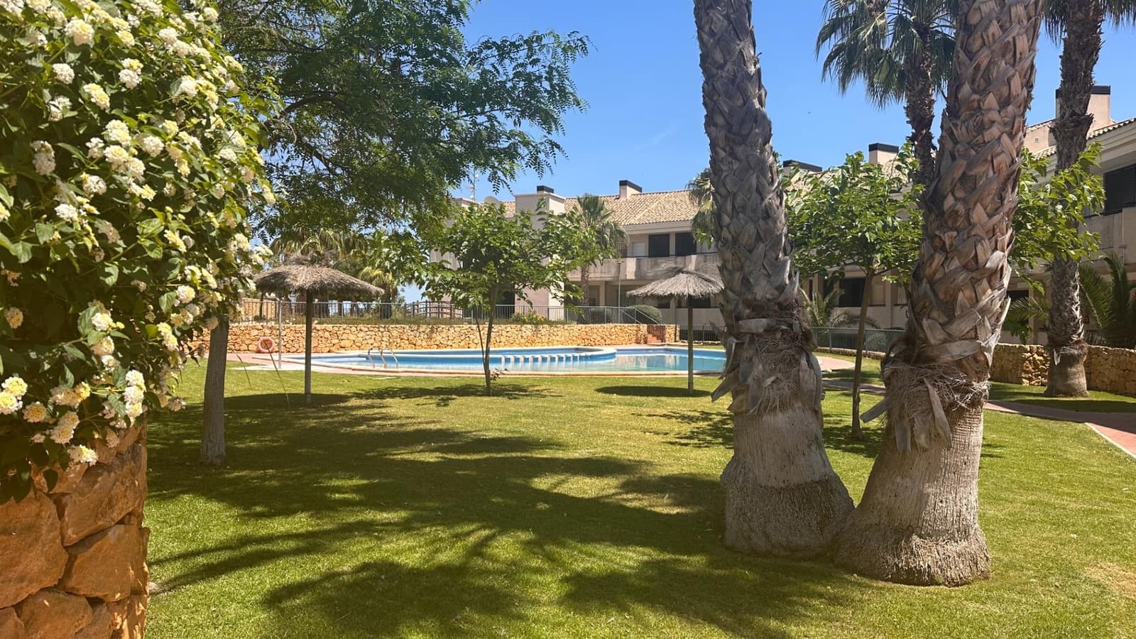 2 slaapkamer Flat te koop in Monforte del Cid met zwembad garage - € 219.999 (Ref: 9876429)