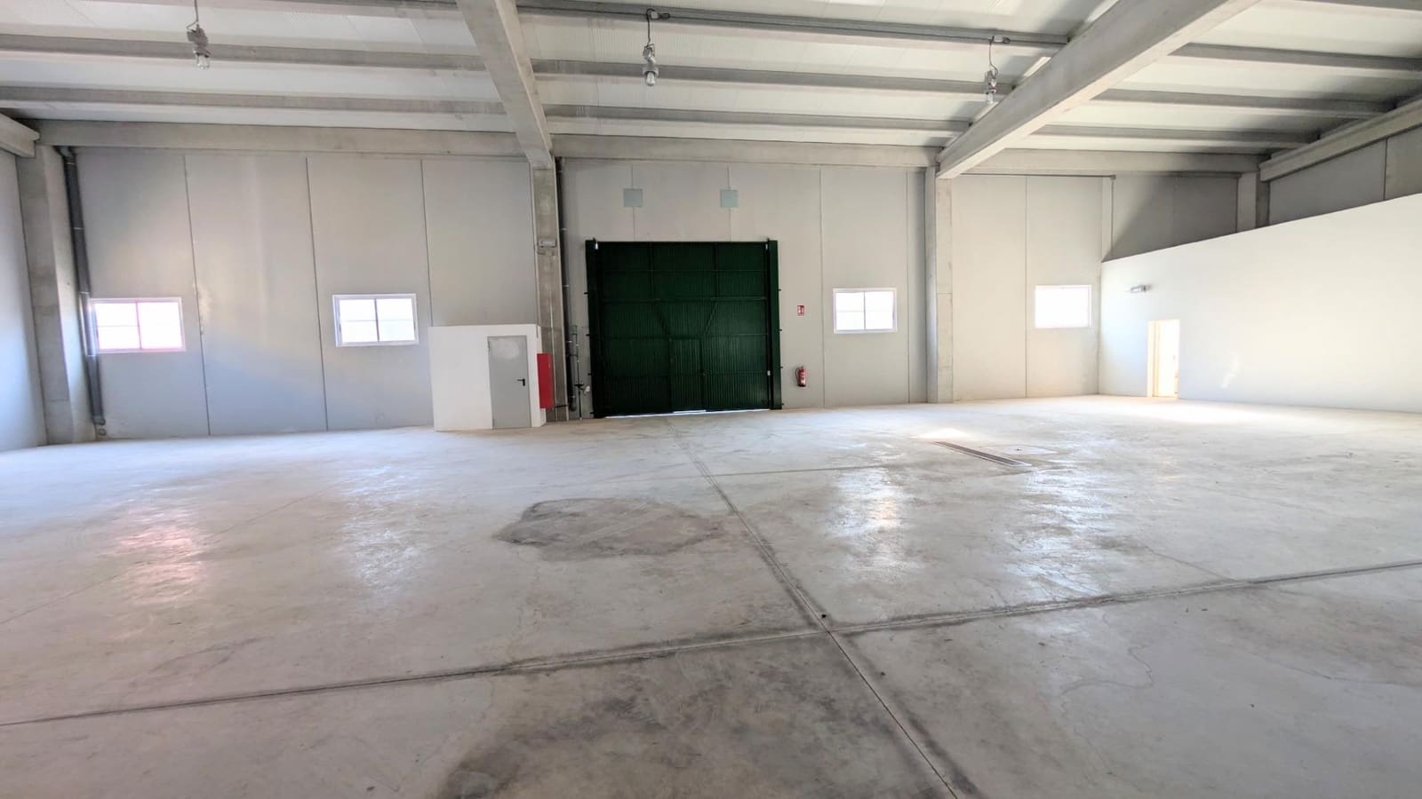 Business for sale in Crevillente / Crevillent with garage - € 546,000 (Ref: 9878854)