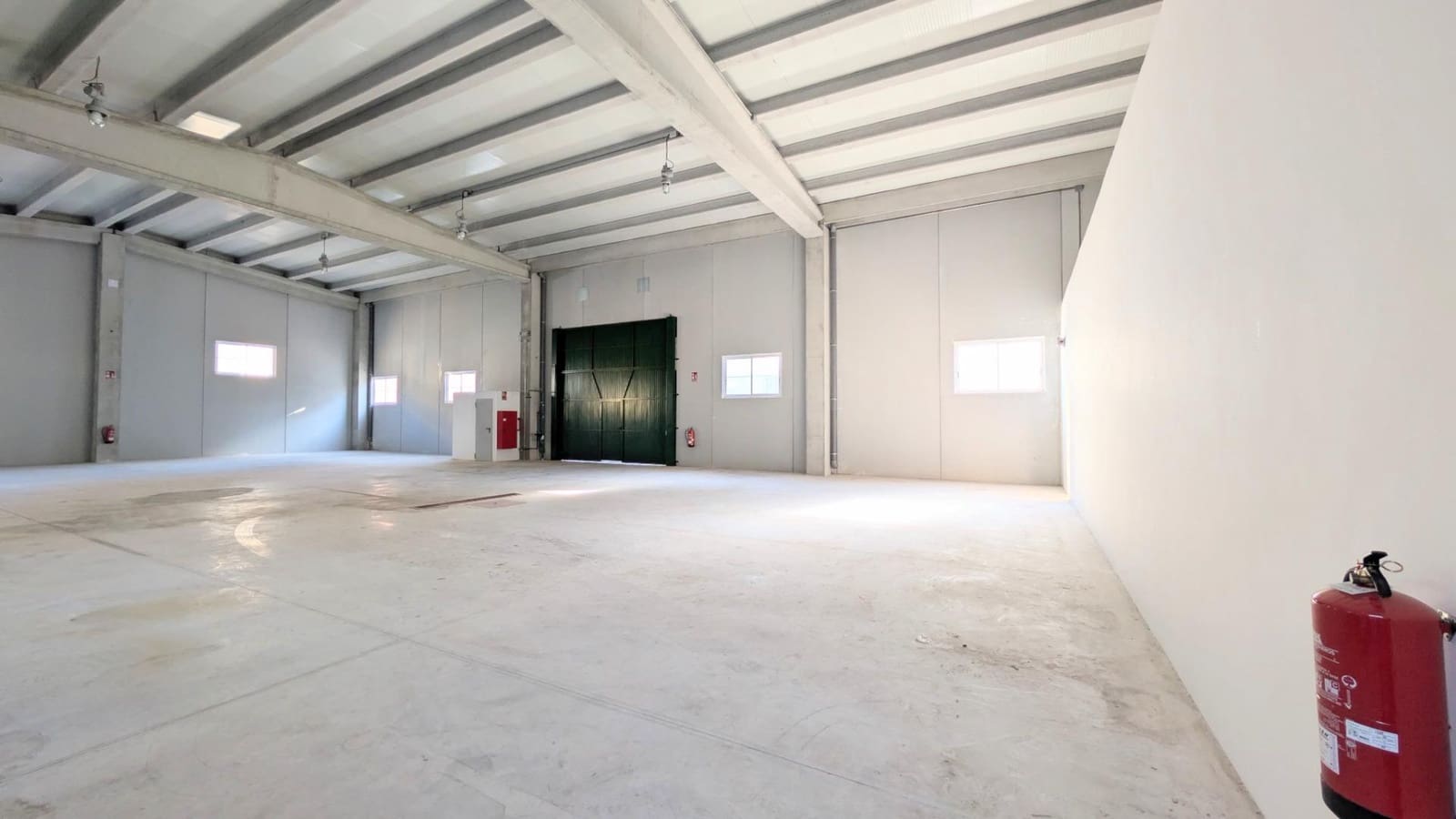 Business for sale in Crevillente / Crevillent with garage - € 546,000 (Ref: 9878854)