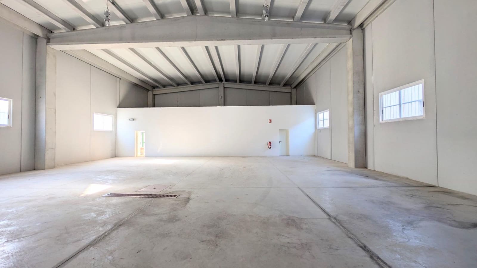 Business for sale in Crevillente / Crevillent with garage - € 546,000 (Ref: 9878854)