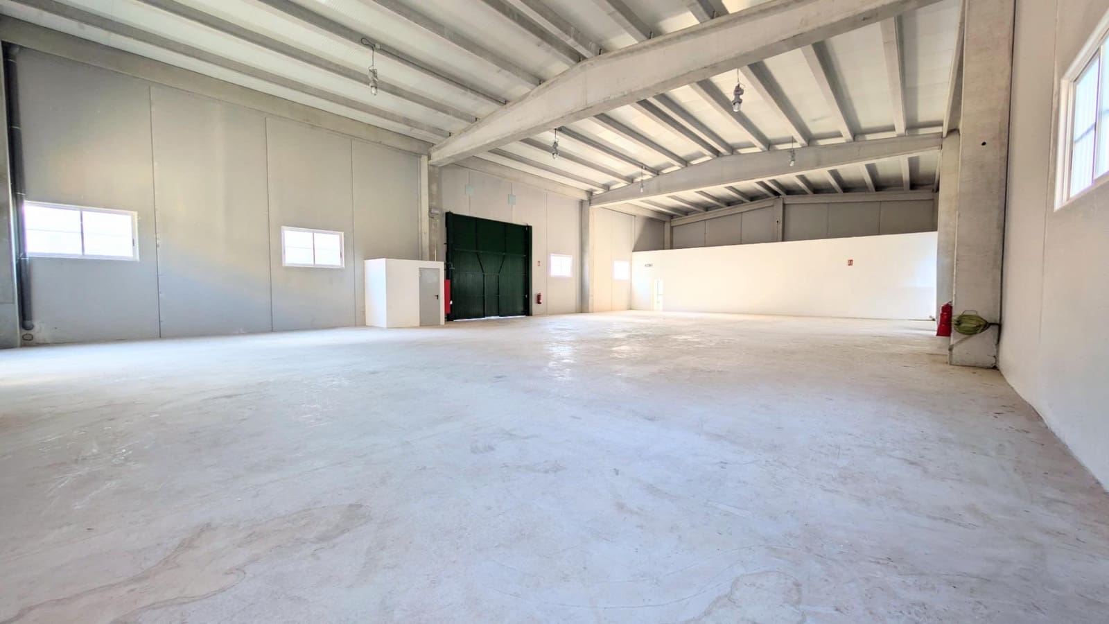 Business for sale in Crevillente / Crevillent with garage - € 546,000 (Ref: 9878854)