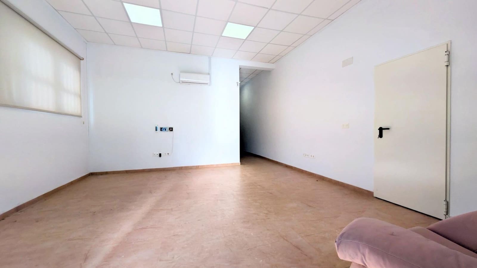 Business for sale in Crevillente / Crevillent with garage - € 546,000 (Ref: 9878854)