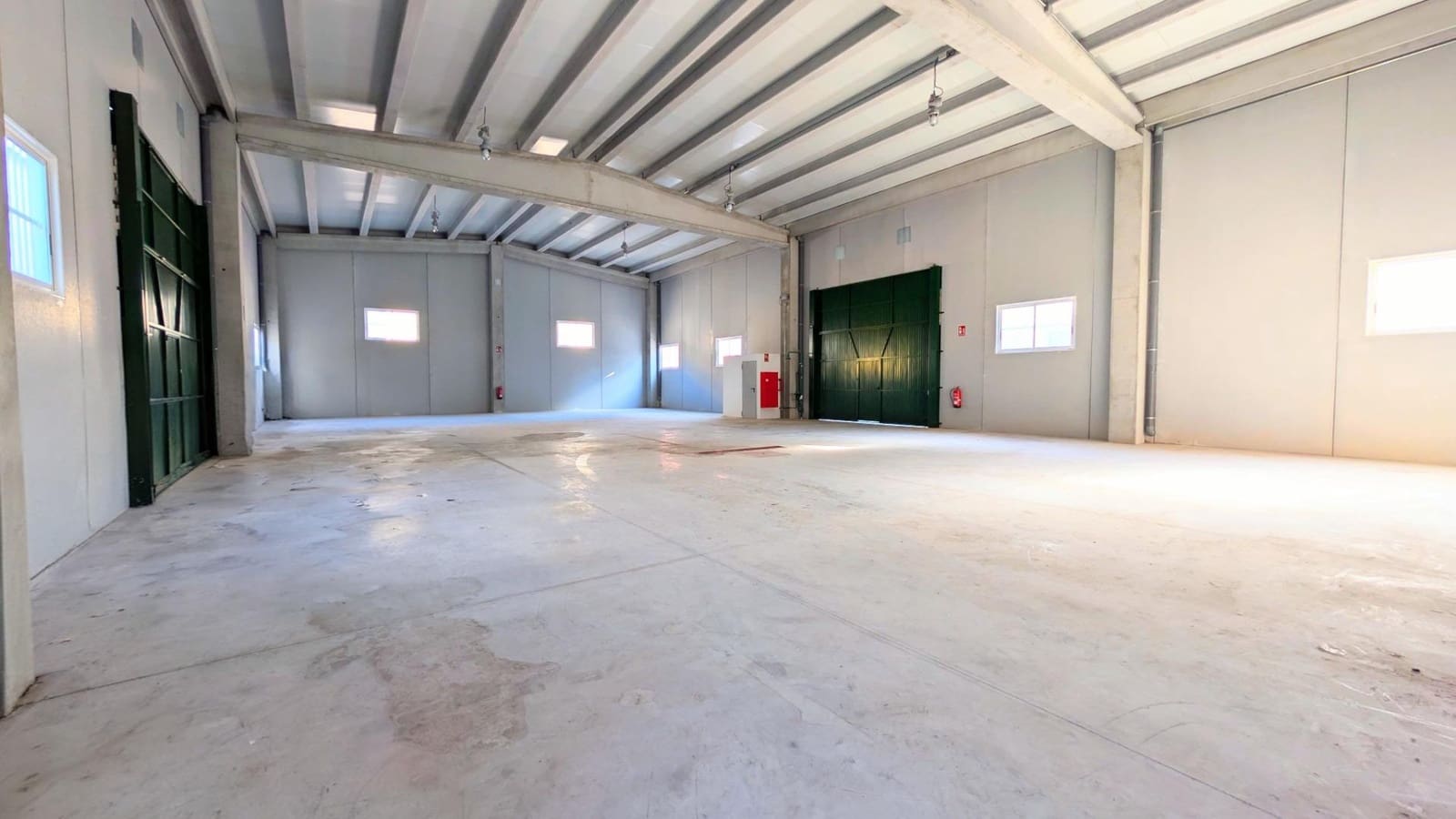 Business for sale in Crevillente / Crevillent with garage - € 546,000 (Ref: 9878854)