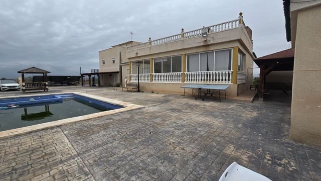 Chalet de 6 habitaciones en La Marina, Elche / Elx en venta con piscina - 430.000 € (Ref: 9878859)