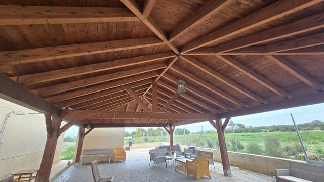 Chalet de 6 habitaciones en La Marina, Elche / Elx en venta con piscina - 430.000 € (Ref: 9878859)