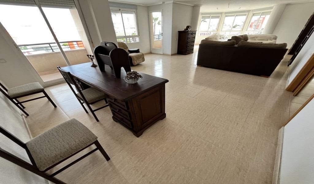 Piso de 5 habitaciones en Torrevieja en venta con garaje - 299.900 € (Ref: 9878863)