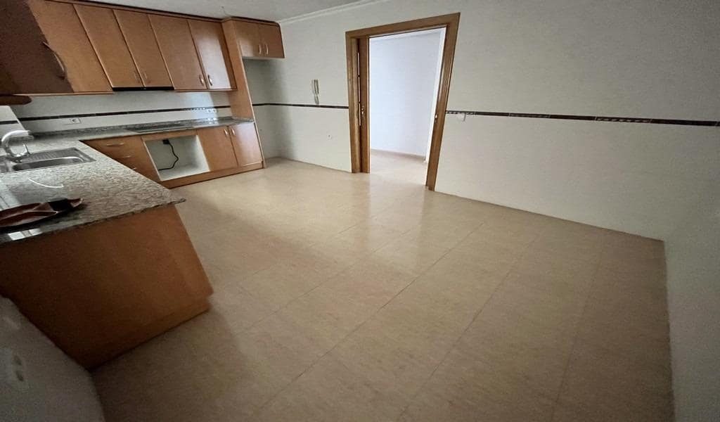 Piso de 5 habitaciones en Torrevieja en venta con garaje - 299.900 € (Ref: 9878863)