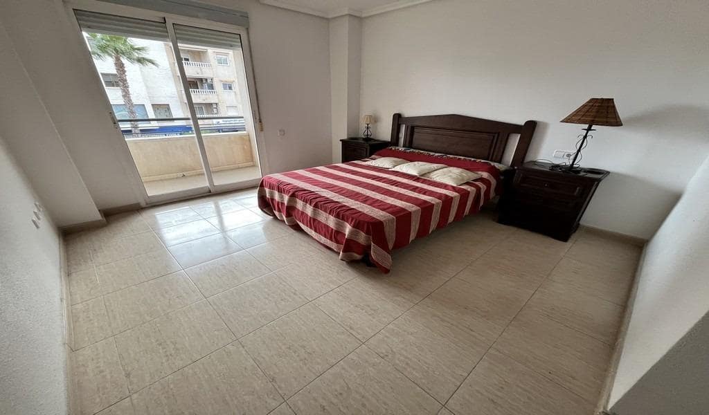 Piso de 5 habitaciones en Torrevieja en venta con garaje - 299.900 € (Ref: 9878863)