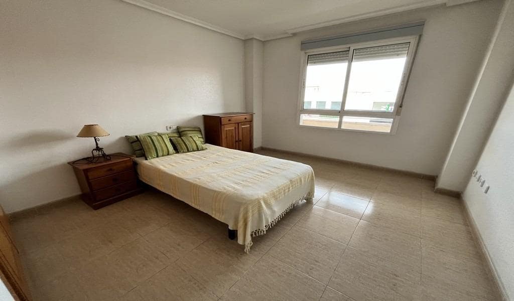 Piso de 5 habitaciones en Torrevieja en venta con garaje - 299.900 € (Ref: 9878863)