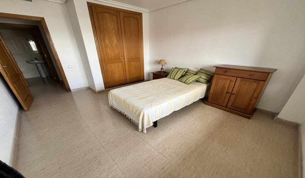 Piso de 5 habitaciones en Torrevieja en venta con garaje - 299.900 € (Ref: 9878863)