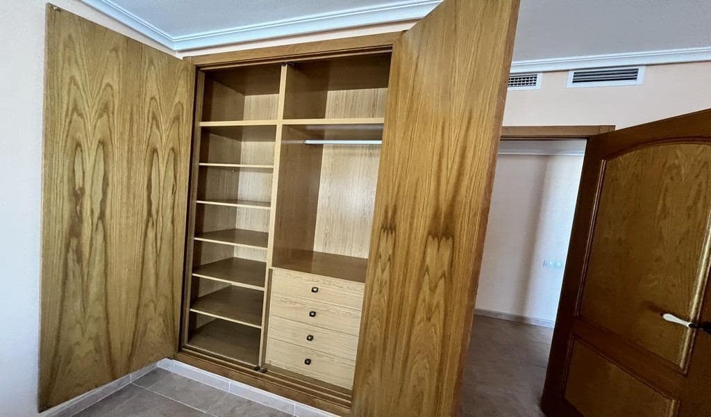 Piso de 5 habitaciones en Torrevieja en venta con garaje - 299.900 € (Ref: 9878863)