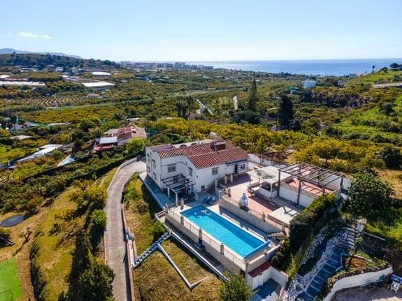 4 bedroom Villa for sale in Nerja with pool garage - € 995,000 (Ref: 10046213)