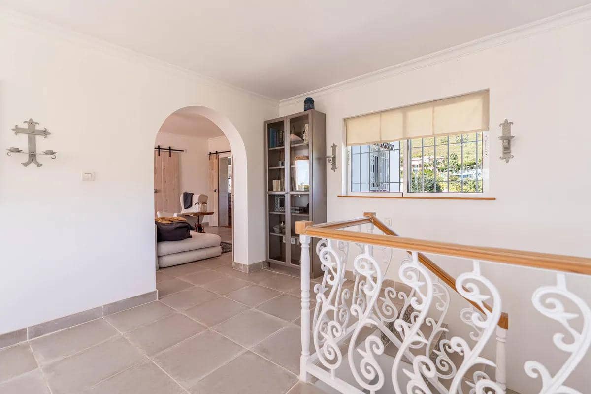 4 bedroom Villa for sale in Nerja with pool garage - € 995,000 (Ref: 10046213)