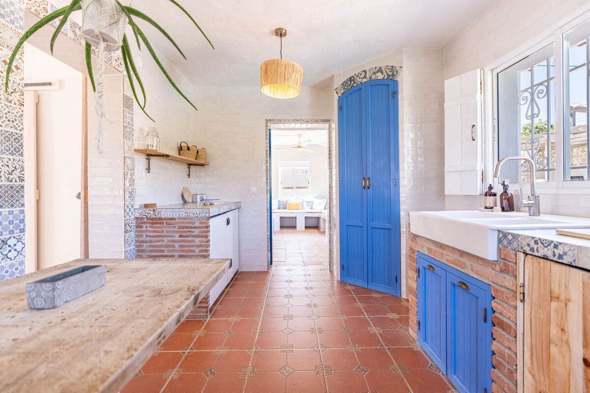 4 bedroom Villa for sale in Nerja with pool garage - € 995,000 (Ref: 10046213)