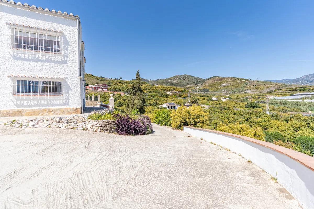 4 bedroom Villa for sale in Nerja with pool garage - € 995,000 (Ref: 10046213)