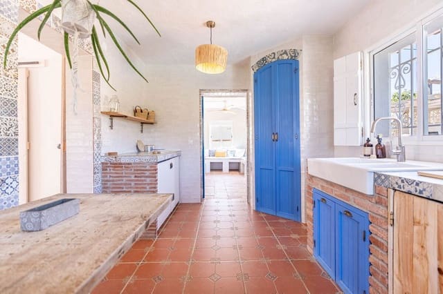 4 bedroom Villa for sale in Avda Pescia - Ctra de Frigiliana, Nerja with pool garage - € 995,000 (Ref: 10046213)