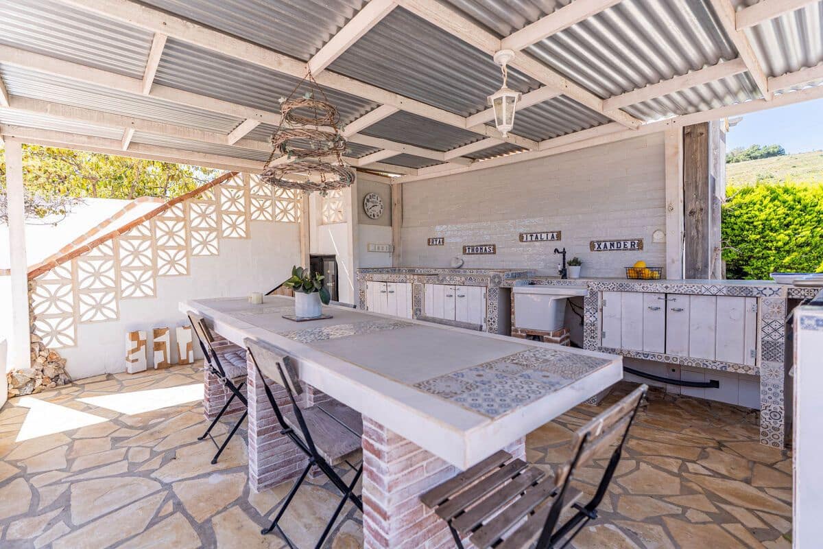 4 bedroom Villa for sale in Nerja with pool garage - € 995,000 (Ref: 10046213)