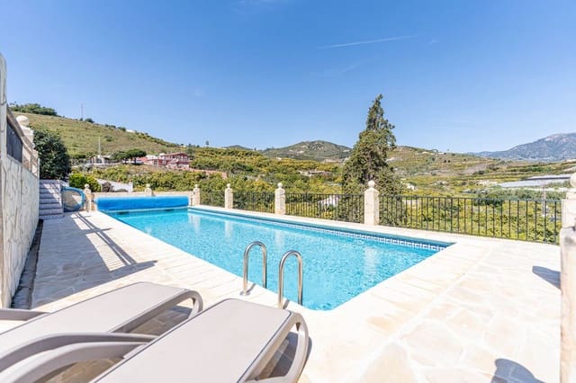 4 bedroom Villa for sale in Avda Pescia - Ctra de Frigiliana, Nerja with pool garage - € 995,000 (Ref: 10046213)