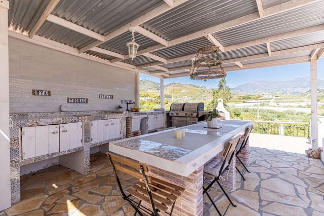 4 bedroom Villa for sale in Avda Pescia - Ctra de Frigiliana, Nerja with pool garage - € 995,000 (Ref: 10046213)