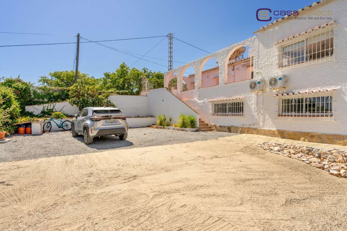 4 bedroom Villa for sale in Nerja with pool garage - € 995,000 (Ref: 10046213)