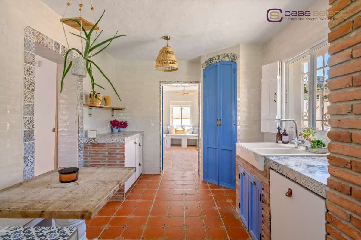 4 bedroom Villa for sale in Nerja with pool garage - € 995,000 (Ref: 10046213)