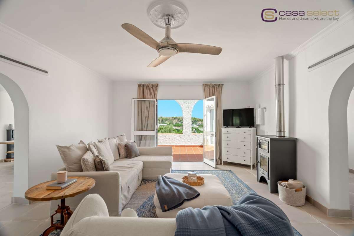 4 bedroom Villa for sale in Nerja with pool garage - € 995,000 (Ref: 10046213)