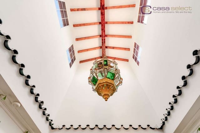 Chalet de 8 habitaciones en Frigiliana en venta con piscina - 1.600.000 € (Ref: 10061006)