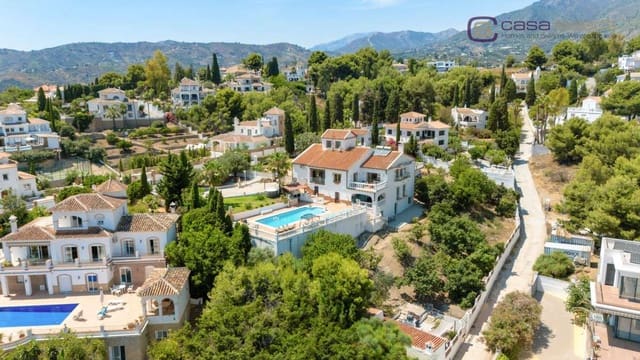 Chalet de 8 habitaciones en Frigiliana en venta con piscina - 1.600.000 € (Ref: 10061006)