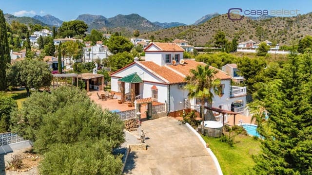 Chalet de 8 habitaciones en Frigiliana en venta con piscina - 1.600.000 € (Ref: 10061006)