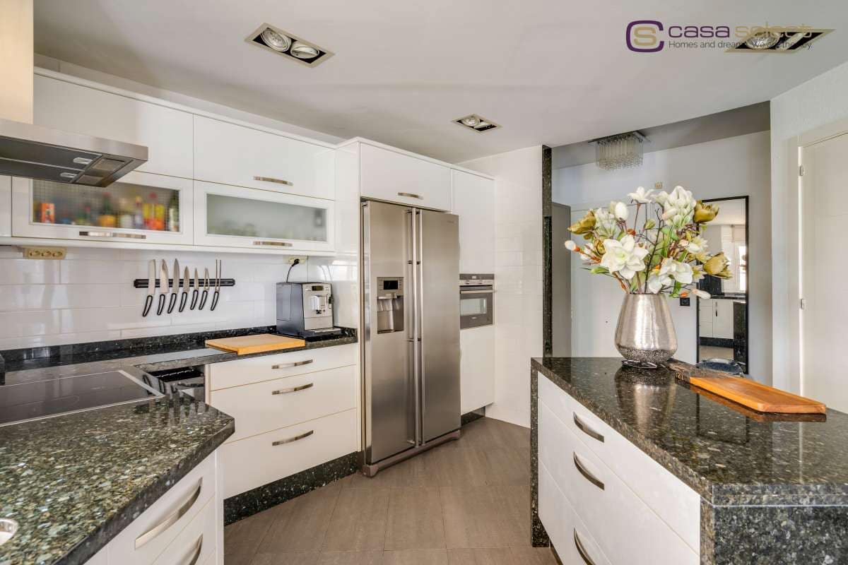 2 bedroom Apartment for sale in Nerja with pool - € 485,000 (Ref: 10153181)