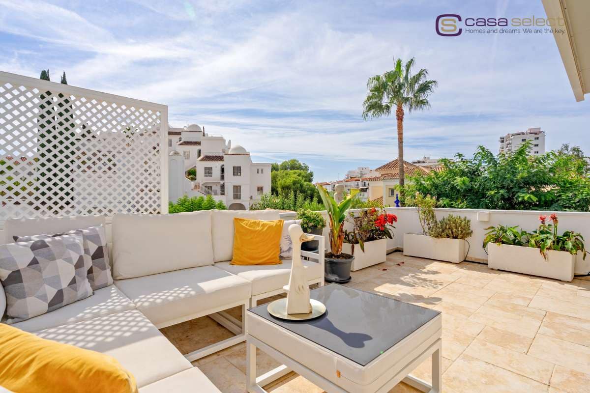 2 bedroom Apartment for sale in Nerja with pool - € 485,000 (Ref: 10153181)