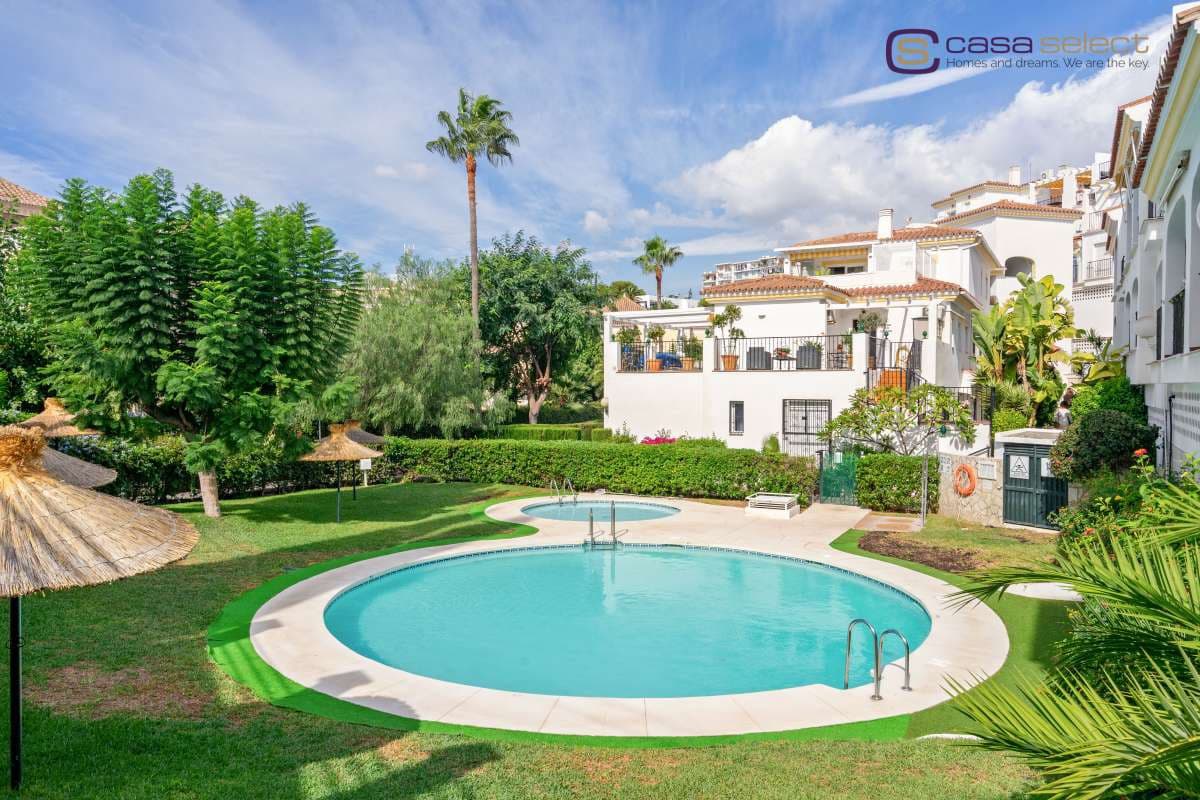 2 bedroom Apartment for sale in Nerja with pool - € 485,000 (Ref: 10153181)