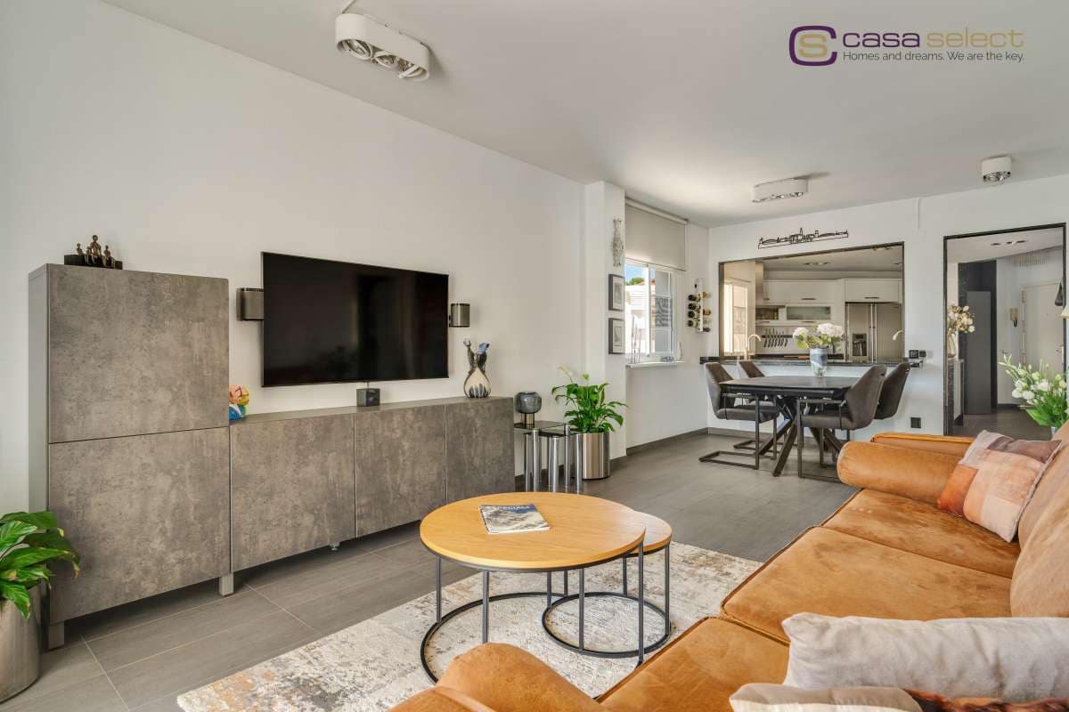 2 bedroom Apartment for sale in Nerja with pool - € 485,000 (Ref: 10153181)