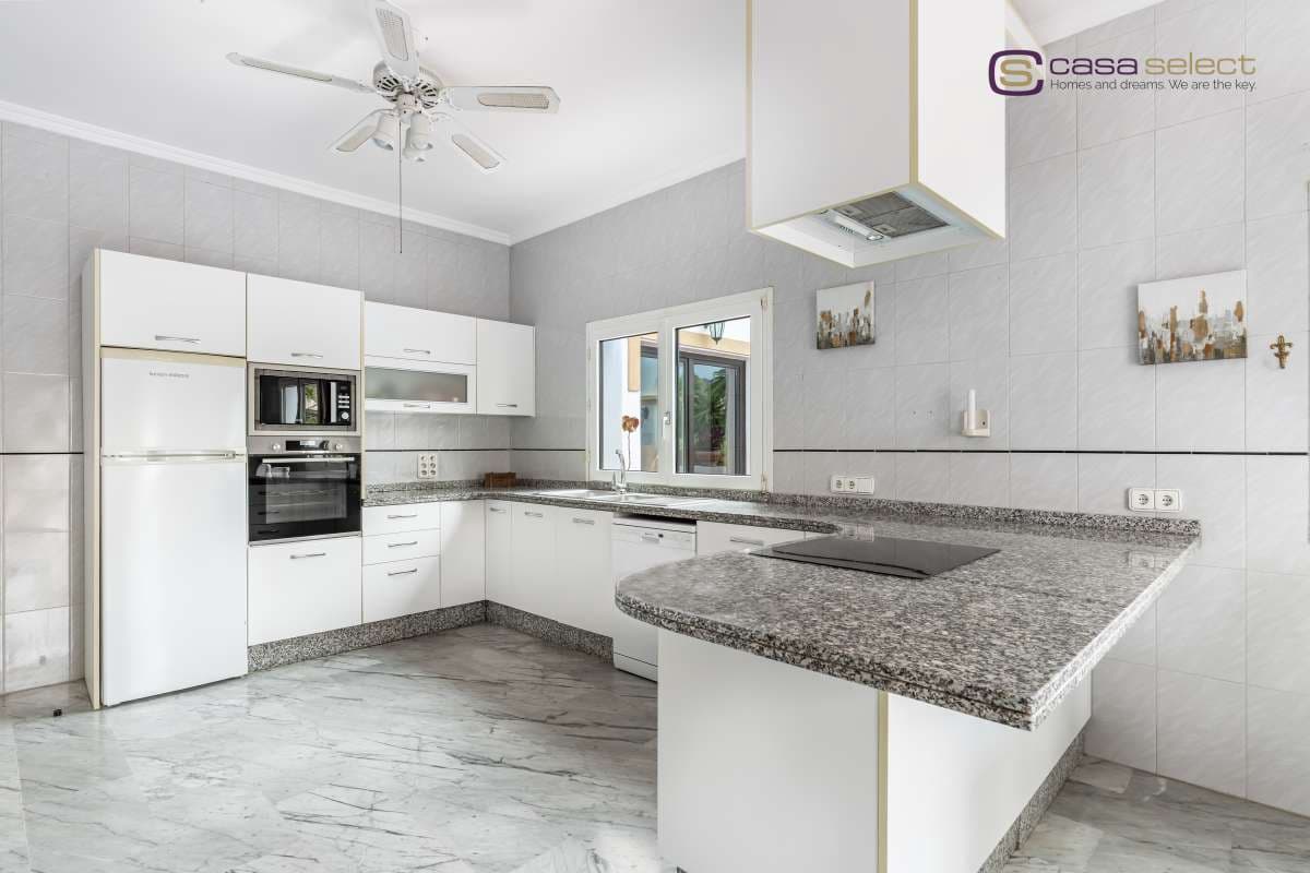 6 bedroom Villa for sale in Frigiliana with pool - € 1,290,000 (Ref: 8924639)