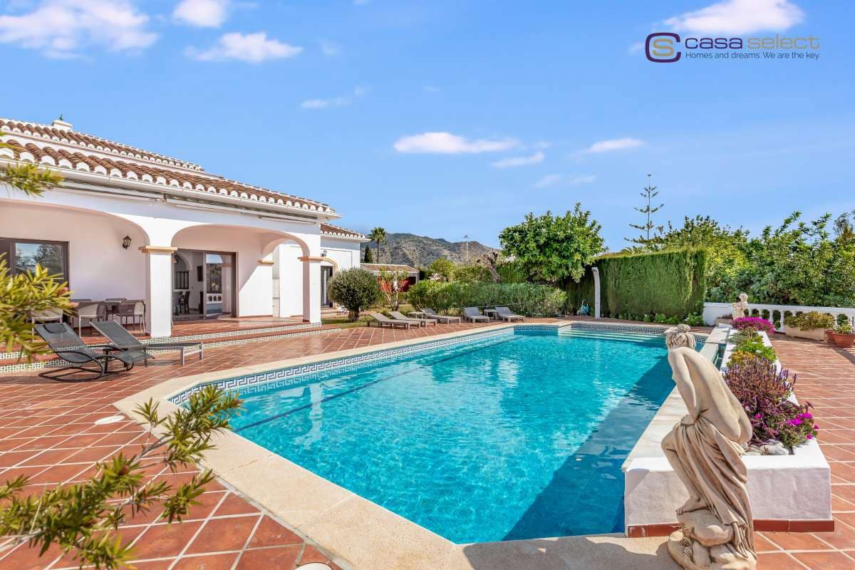 6 bedroom Villa for sale in Frigiliana with pool - € 1,290,000 (Ref: 8924639)