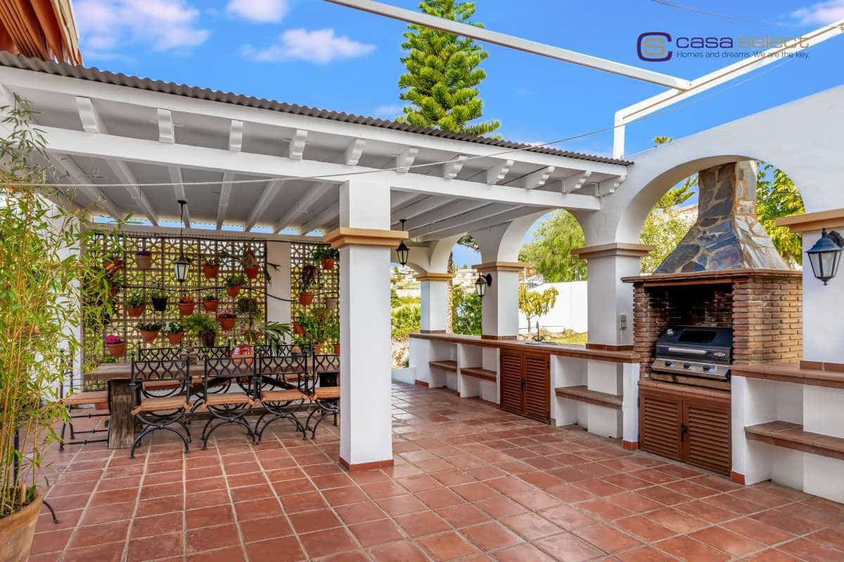 6 bedroom Villa for sale in Frigiliana with pool - € 1,290,000 (Ref: 8924639)