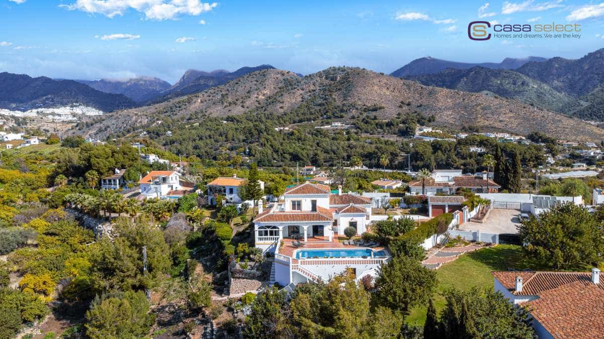 6 bedroom Villa for sale in Frigiliana with pool - € 1,290,000 (Ref: 8924639)