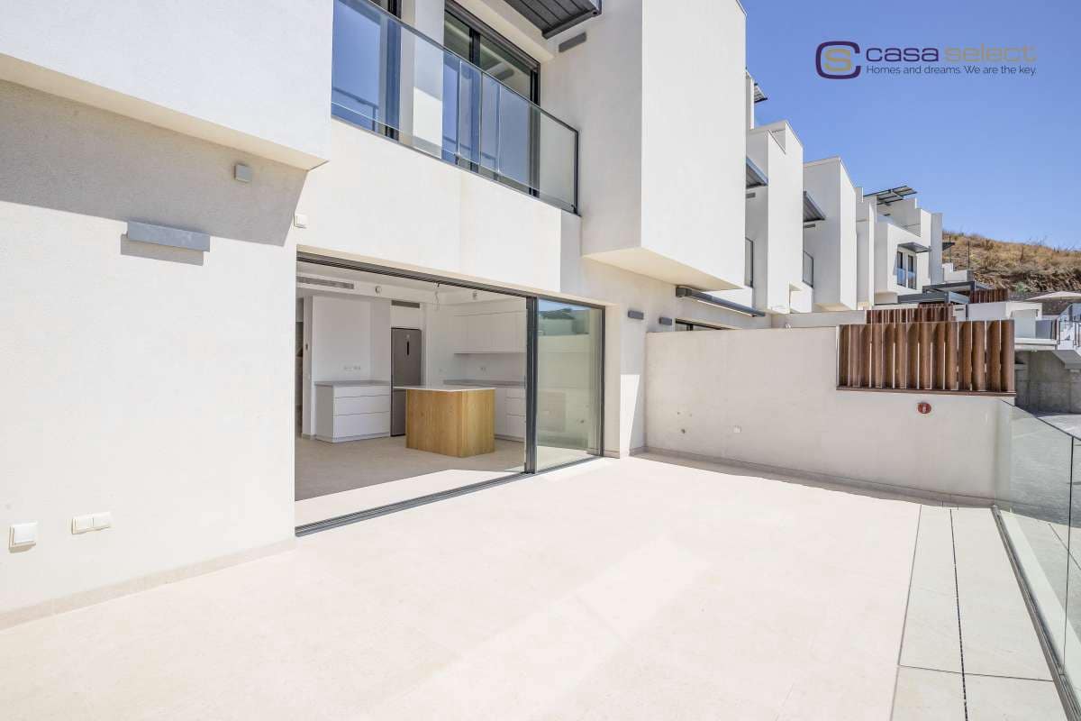 3 soveværelse Villa til salg i Torrox-Costa med swimmingpool - € 625.000 (Ref: 8924642)