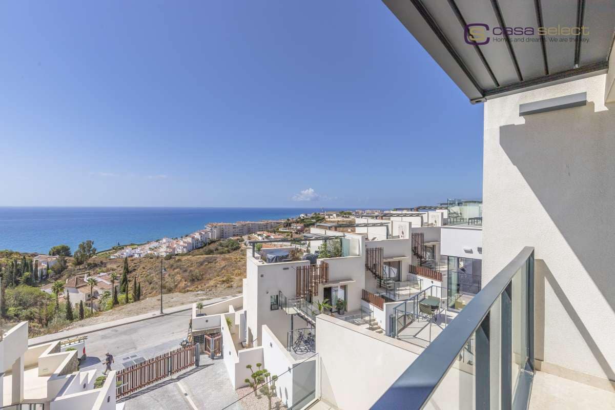 3 soveværelse Villa til salg i Torrox-Costa med swimmingpool - € 625.000 (Ref: 8924642)