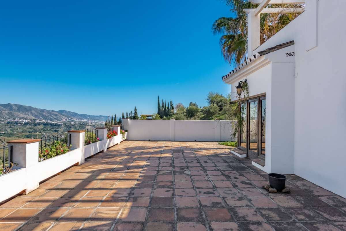 7 soveværelse Villa til salg i Torrox med swimmingpool - € 880.000 (Ref: 8924653)