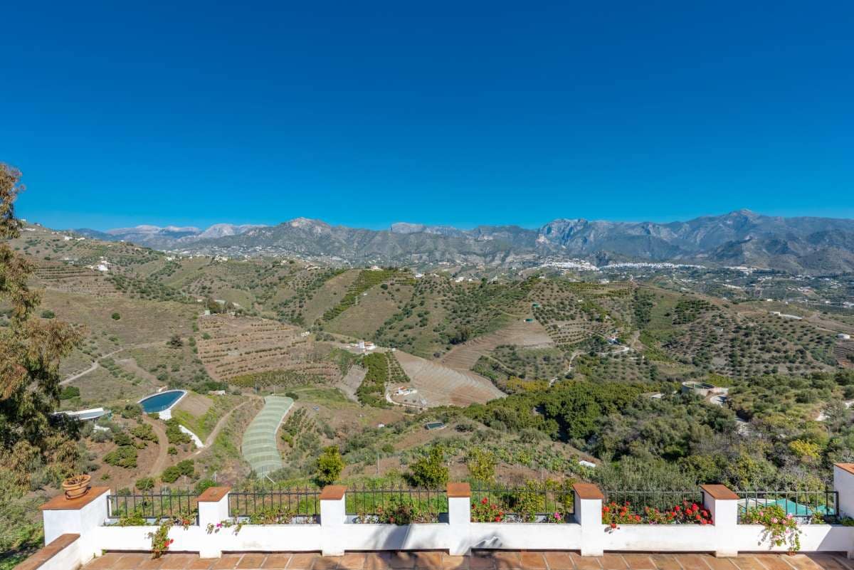 7 soveværelse Villa til salg i Torrox med swimmingpool - € 880.000 (Ref: 8924653)