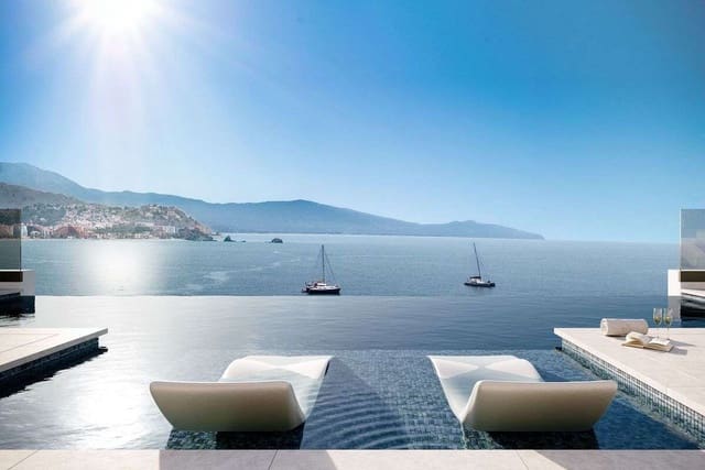 3 slaapkamer Villa te koop in La Herradura, Almuñécar met zwembad - € 1.950.000 (Ref: 8924660)