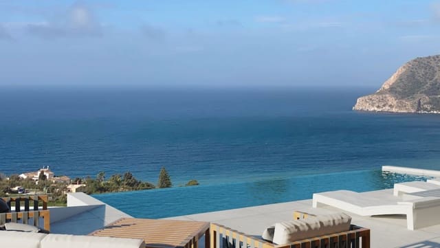 4 Zimmer Villa zu verkaufen in La Herradura, Almuñécar mit Pool - 1.595.000 € (Ref: 8925427)