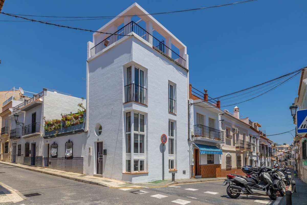 2 soveværelse Byhus til salg i Nerja med swimmingpool - € 399.000 (Ref: 8925429)