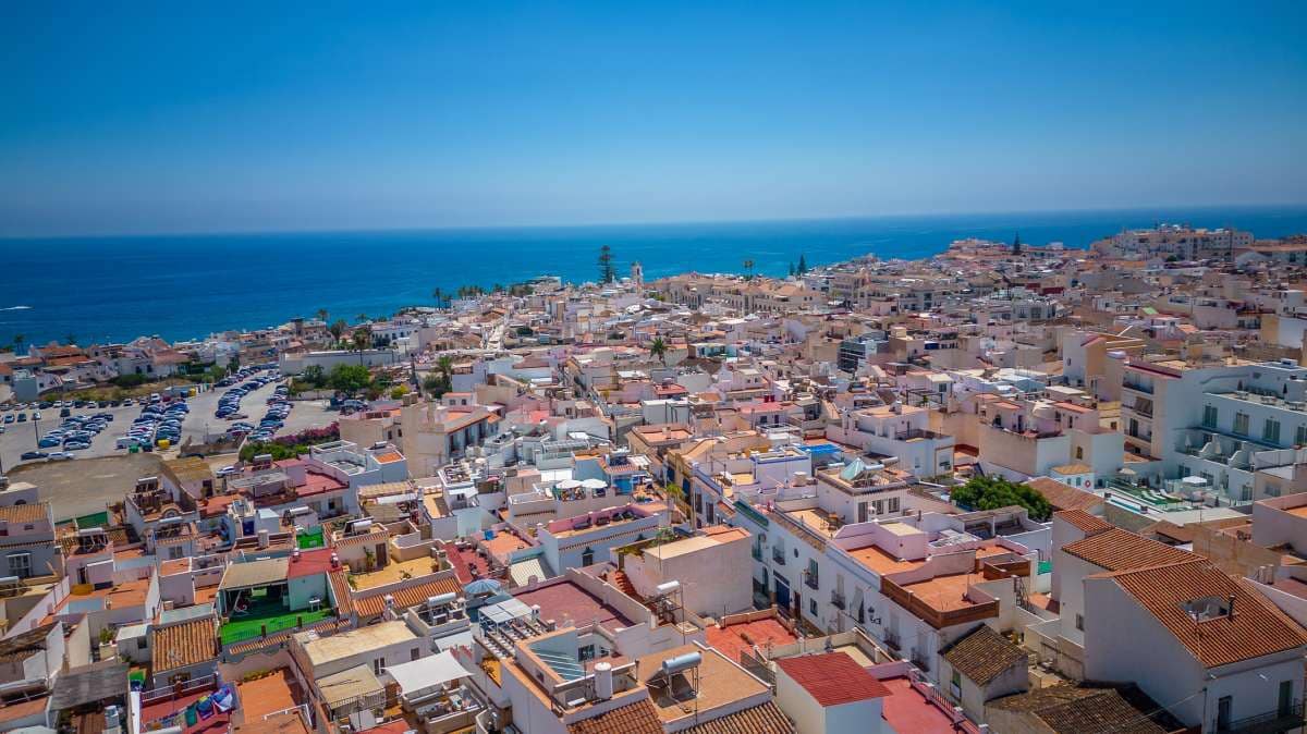 2 soveværelse Byhus til salg i Nerja med swimmingpool - € 399.000 (Ref: 8925429)