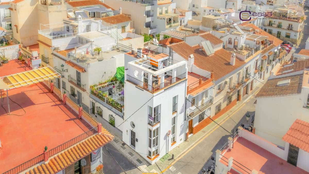 2 soveværelse Byhus til salg i Nerja med swimmingpool - € 399.000 (Ref: 8925429)