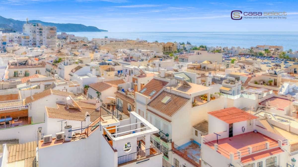 2 soveværelse Byhus til salg i Nerja med swimmingpool - € 399.000 (Ref: 8925429)