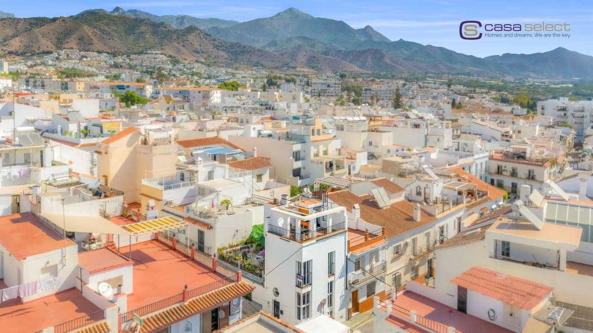 2 soveværelse Byhus til salg i Nerja med swimmingpool - € 399.000 (Ref: 8925429)