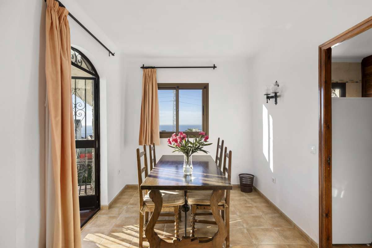4 sypialnia Willa na sprzedaż w Nerja z basenem - 450 000 € (Ref: 9111605)